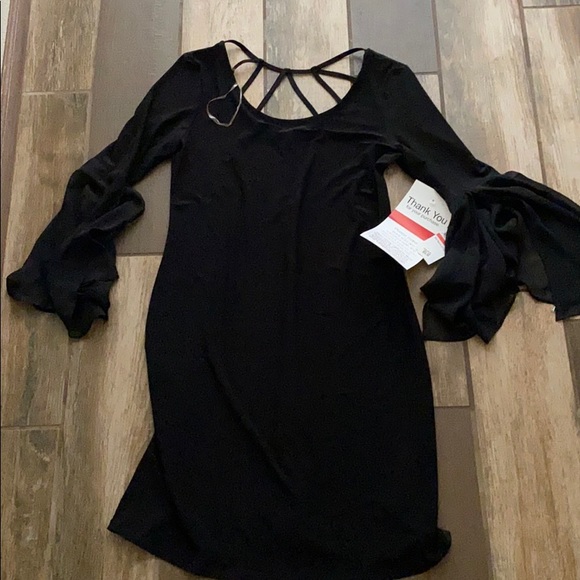 Dresses & Skirts - NWT- Belle Sleeve Black Dress